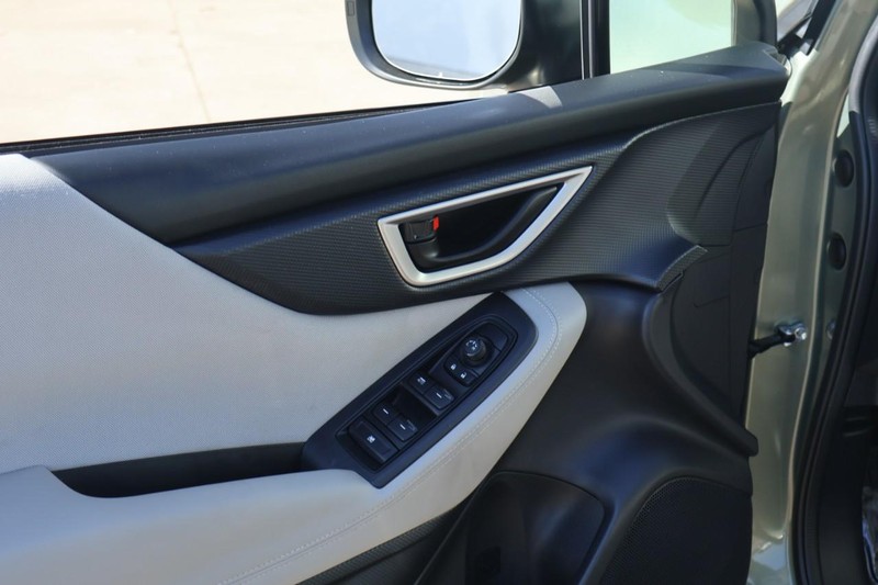 Subaru Forester Vehicle Full-screen Gallery Image 16