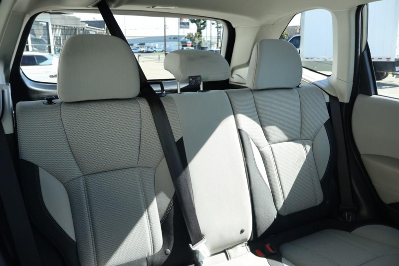 Subaru Forester Vehicle Full-screen Gallery Image 22