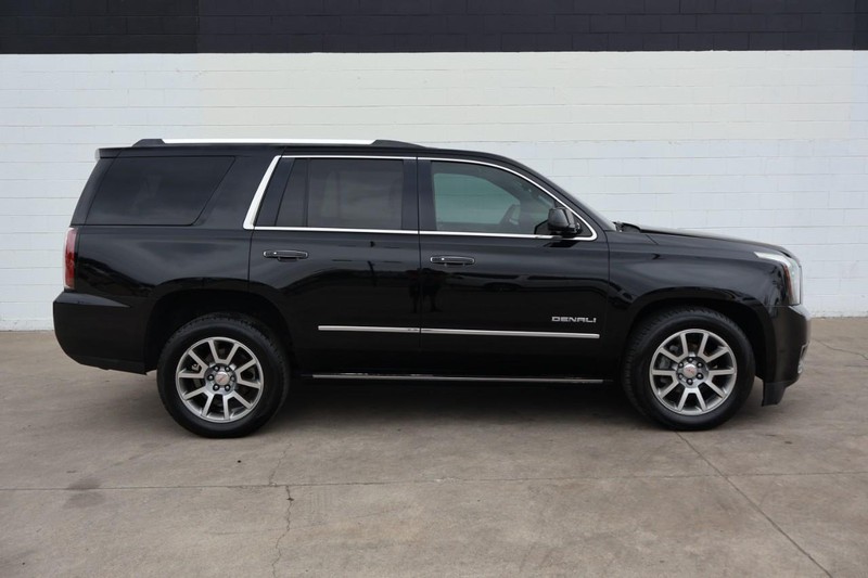 GMC Yukon Vehicle Full-screen Gallery Image 04