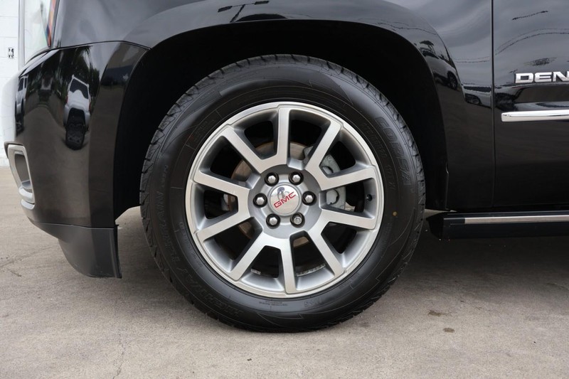 GMC Yukon Vehicle Full-screen Gallery Image 18