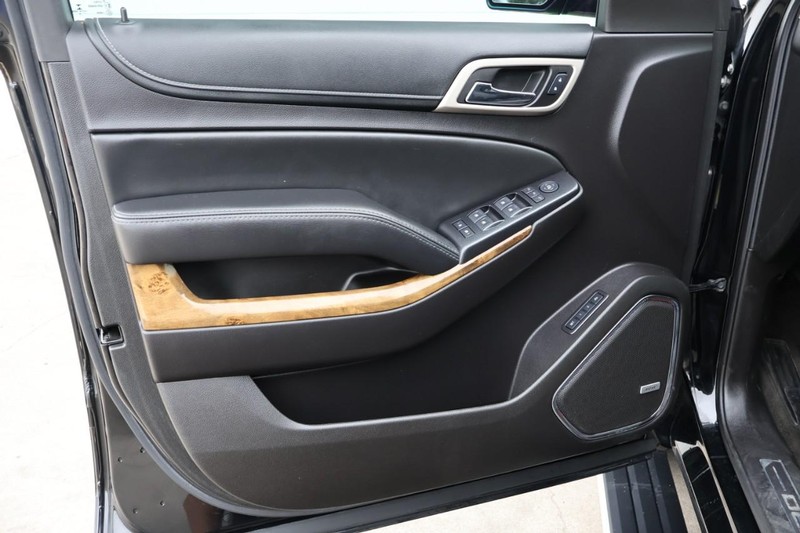 GMC Yukon Vehicle Full-screen Gallery Image 19