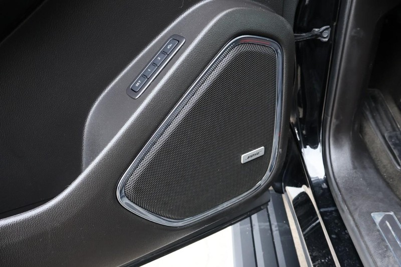 GMC Yukon Vehicle Full-screen Gallery Image 21