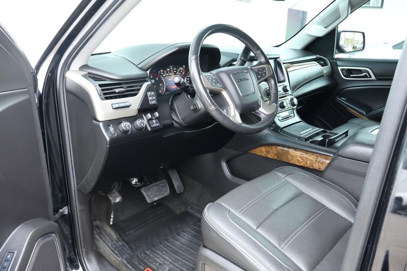 GMC Yukon Vehicle Full-screen Gallery Image 22