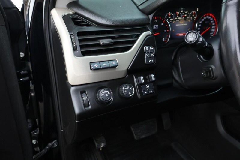 GMC Yukon Vehicle Full-screen Gallery Image 23