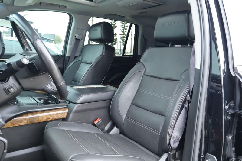 GMC Yukon Vehicle Full-screen Gallery Image 24