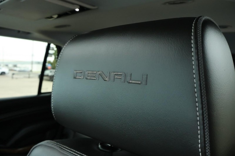 GMC Yukon Vehicle Full-screen Gallery Image 26