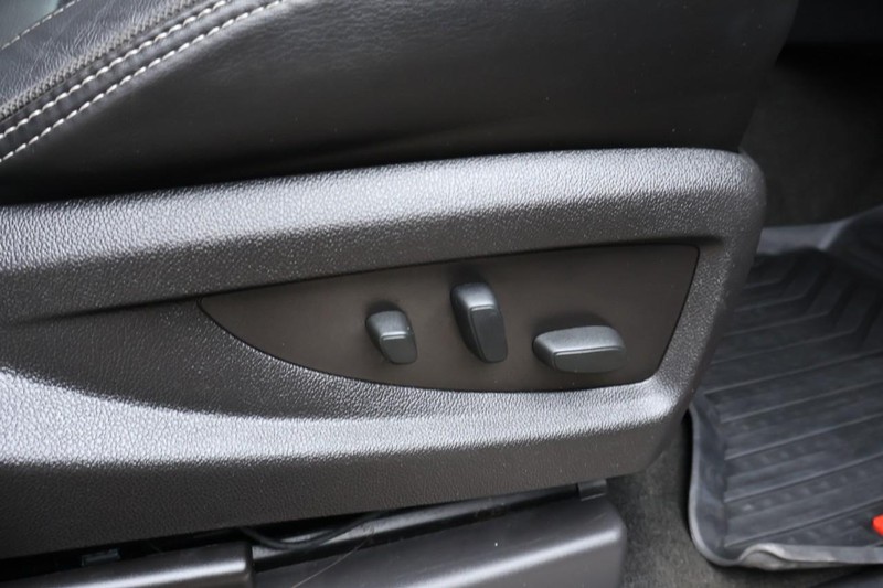 GMC Yukon Vehicle Full-screen Gallery Image 29