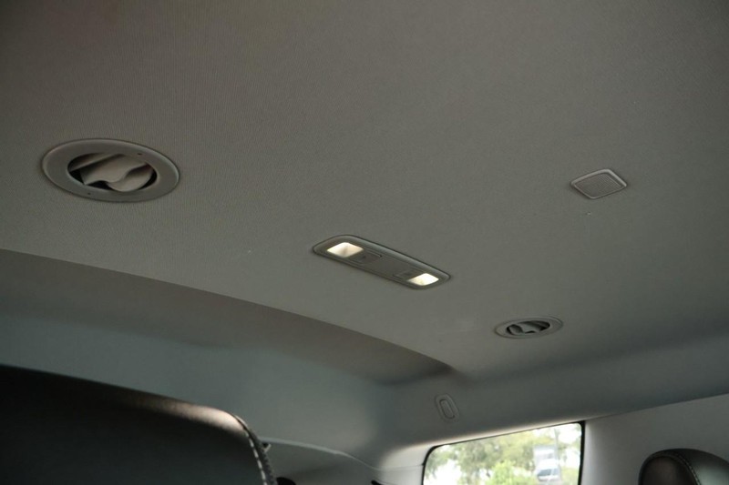 GMC Yukon Vehicle Full-screen Gallery Image 33