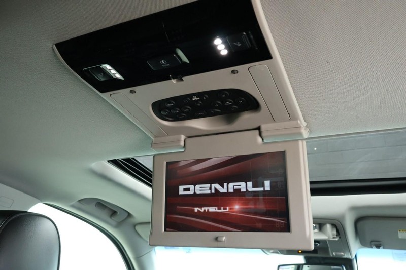 GMC Yukon Vehicle Full-screen Gallery Image 34