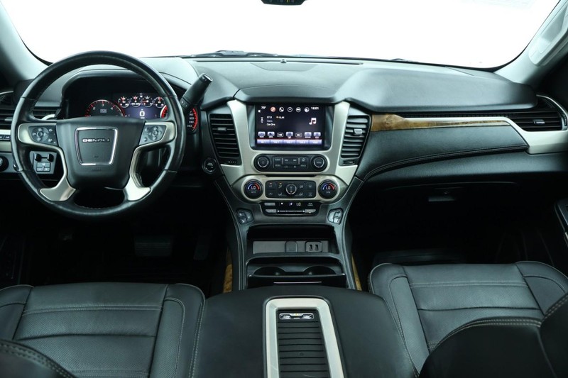 GMC Yukon Vehicle Full-screen Gallery Image 36
