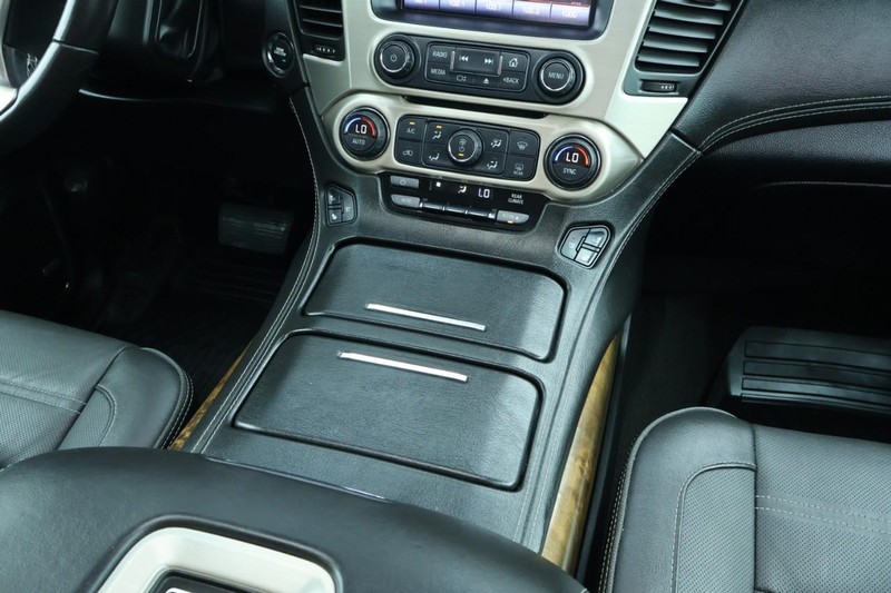 GMC Yukon Vehicle Full-screen Gallery Image 45