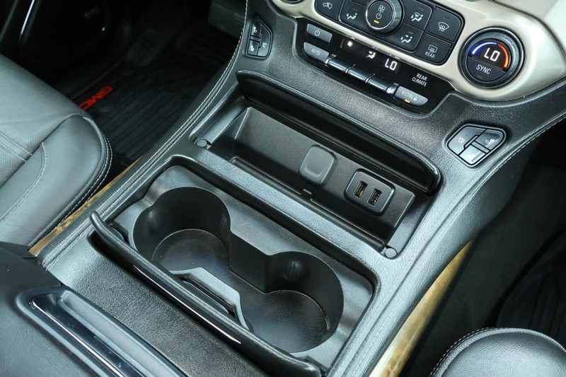 GMC Yukon Vehicle Full-screen Gallery Image 46