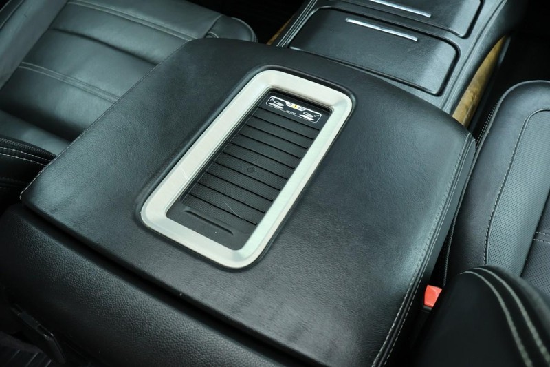 GMC Yukon Vehicle Full-screen Gallery Image 47