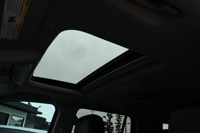 GMC Yukon Vehicle Full-screen Gallery Image 49