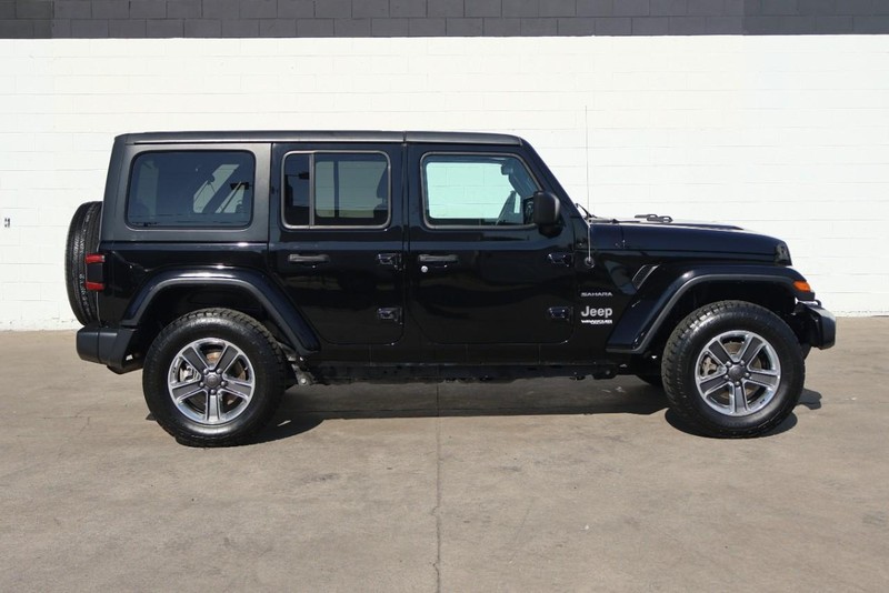 Jeep Wrangler Unlimited Vehicle Full-screen Gallery Image 04