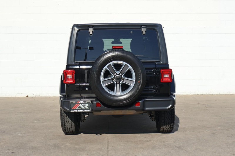 Jeep Wrangler Unlimited Vehicle Full-screen Gallery Image 06