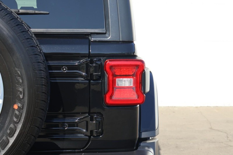 Jeep Wrangler Unlimited Vehicle Full-screen Gallery Image 07