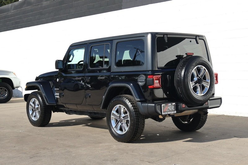 Jeep Wrangler Unlimited Vehicle Full-screen Gallery Image 11