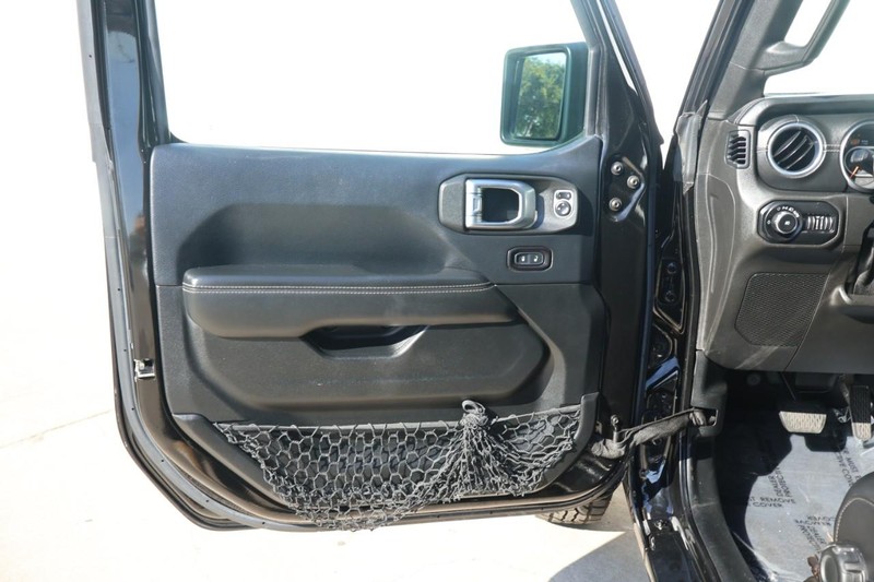 Jeep Wrangler Unlimited Vehicle Full-screen Gallery Image 16