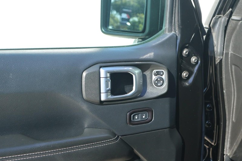 Jeep Wrangler Unlimited Vehicle Full-screen Gallery Image 17