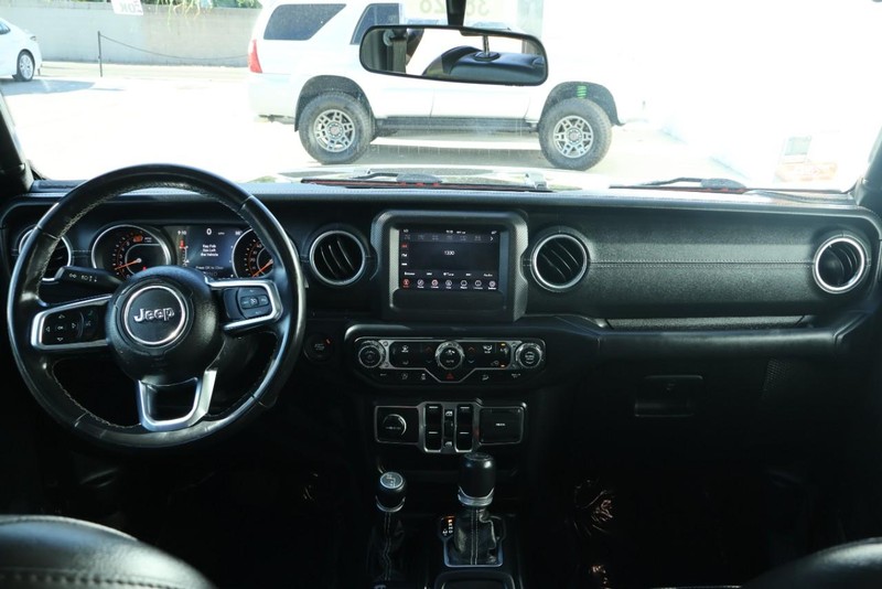 Jeep Wrangler Unlimited Vehicle Full-screen Gallery Image 26