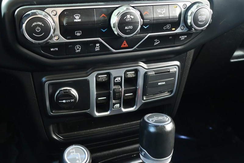 Jeep Wrangler Unlimited Vehicle Full-screen Gallery Image 35