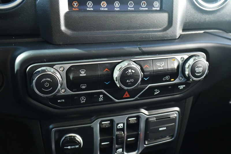 Jeep Wrangler Unlimited Vehicle Full-screen Gallery Image 36