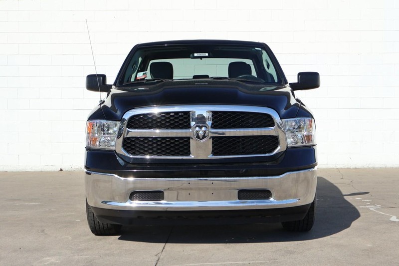 Ram 1500 Classic Vehicle Full-screen Gallery Image 03