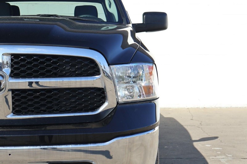 Ram 1500 Classic Vehicle Full-screen Gallery Image 04