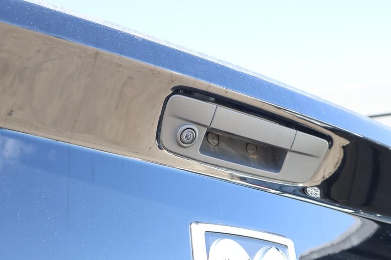 Ram 1500 Classic Vehicle Full-screen Gallery Image 08