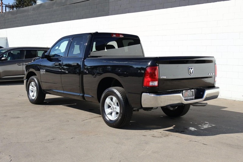 Ram 1500 Classic Vehicle Full-screen Gallery Image 10