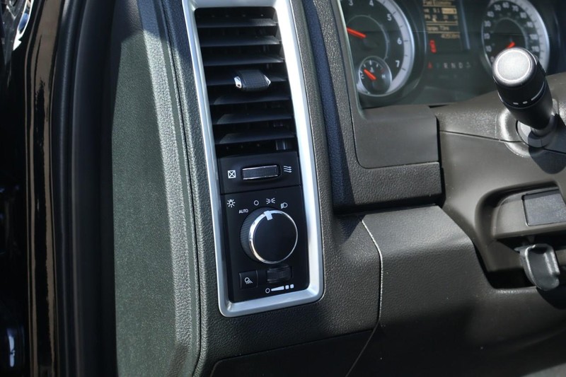 Ram 1500 Classic Vehicle Full-screen Gallery Image 18