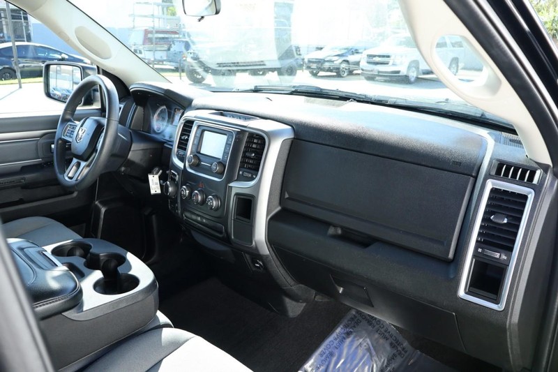 Ram 1500 Classic Vehicle Full-screen Gallery Image 21