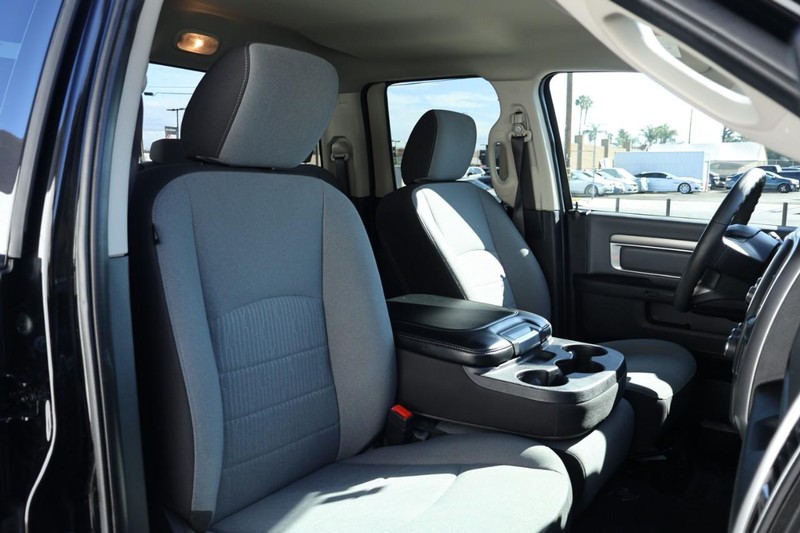 Ram 1500 Classic Vehicle Full-screen Gallery Image 23