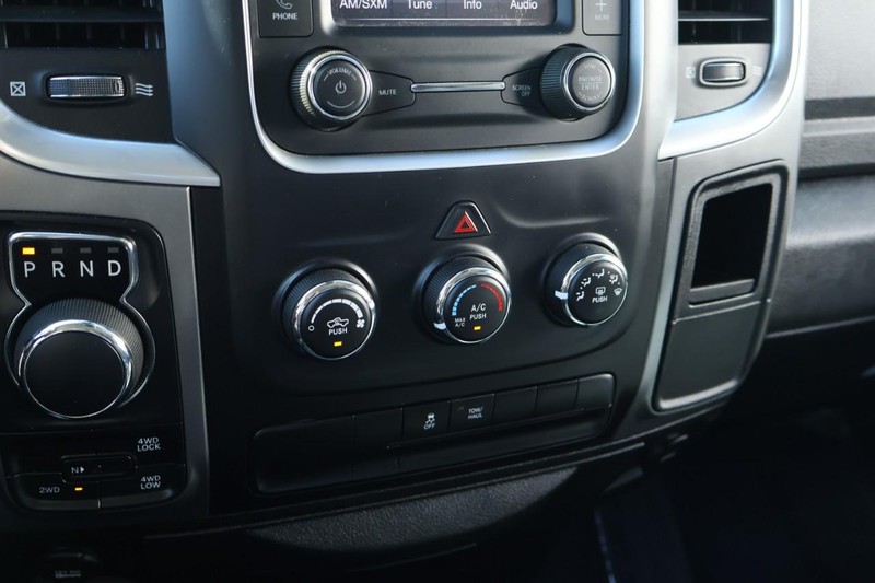 Ram 1500 Classic Vehicle Full-screen Gallery Image 35