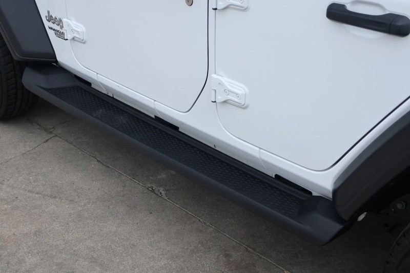 Jeep Wrangler Vehicle Full-screen Gallery Image 09