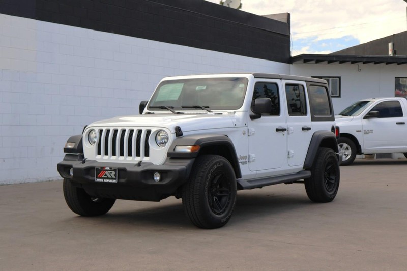 Jeep Wrangler Vehicle Full-screen Gallery Image 12
