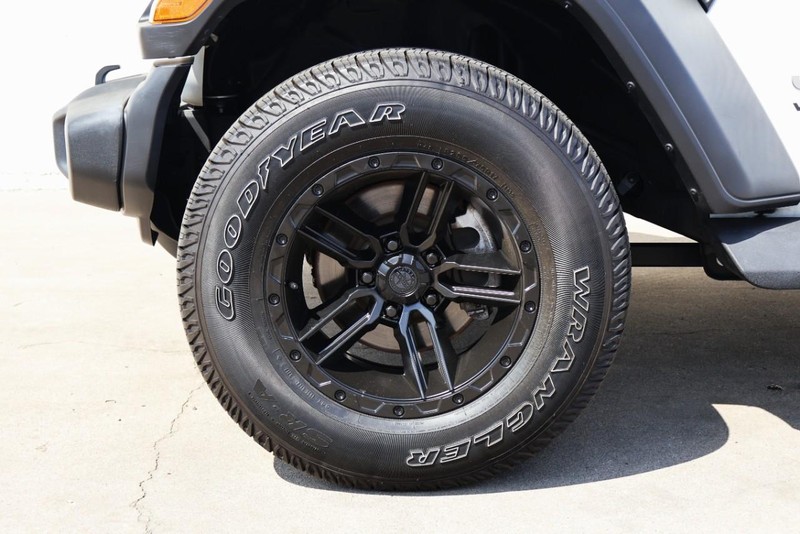 Jeep Wrangler Vehicle Full-screen Gallery Image 14