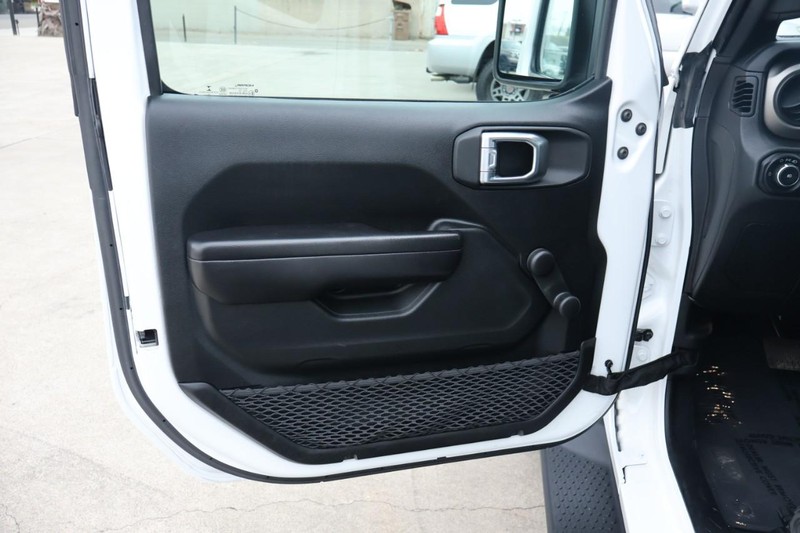 Jeep Wrangler Vehicle Full-screen Gallery Image 15