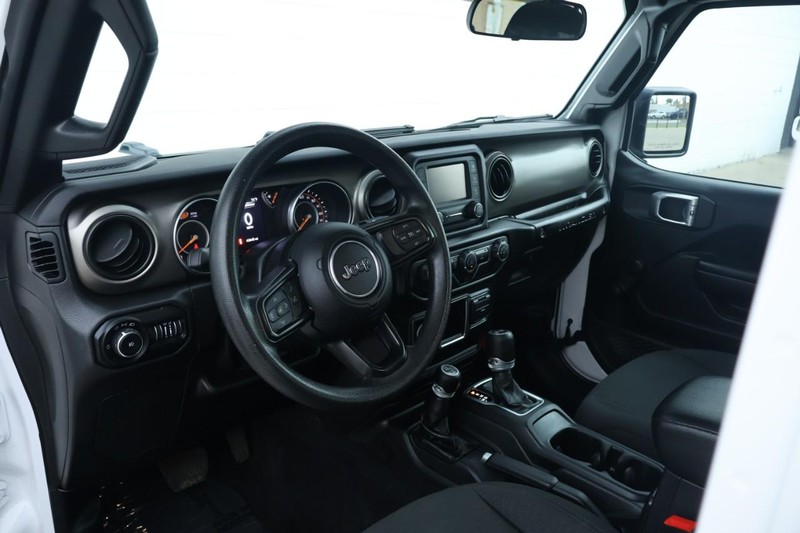 Jeep Wrangler Vehicle Full-screen Gallery Image 16