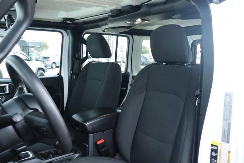 Jeep Wrangler Vehicle Full-screen Gallery Image 17