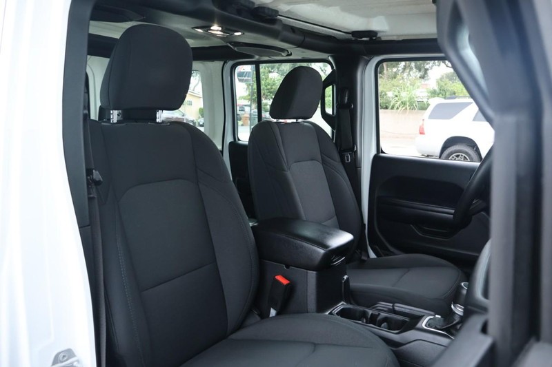 Jeep Wrangler Vehicle Full-screen Gallery Image 20