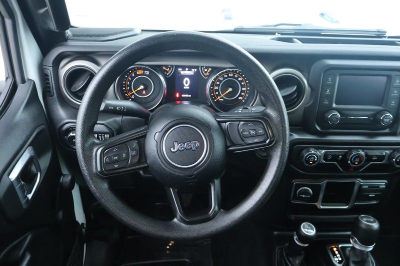 Jeep Wrangler Vehicle Full-screen Gallery Image 25