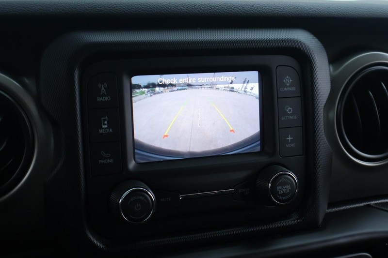 Jeep Wrangler Vehicle Full-screen Gallery Image 31