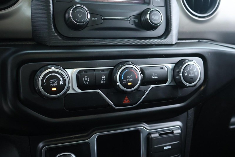 Jeep Wrangler Vehicle Full-screen Gallery Image 32