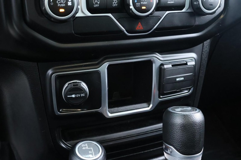 Jeep Wrangler Vehicle Full-screen Gallery Image 33