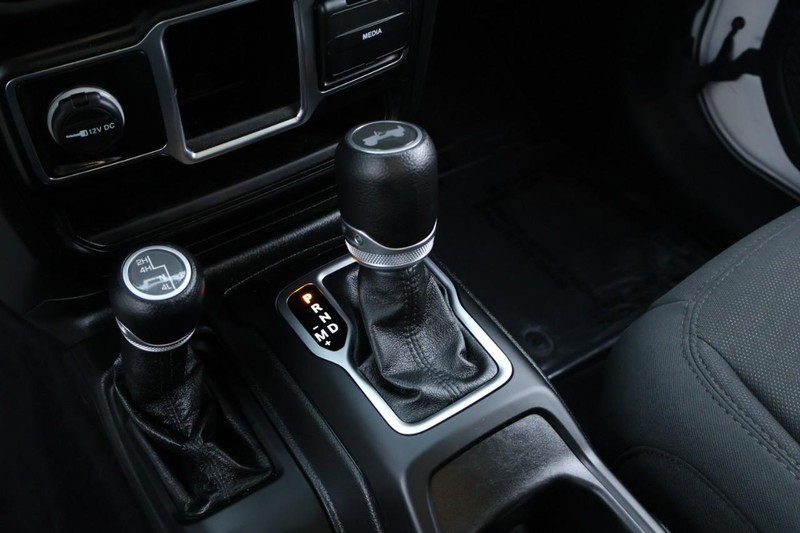 Jeep Wrangler Vehicle Full-screen Gallery Image 34