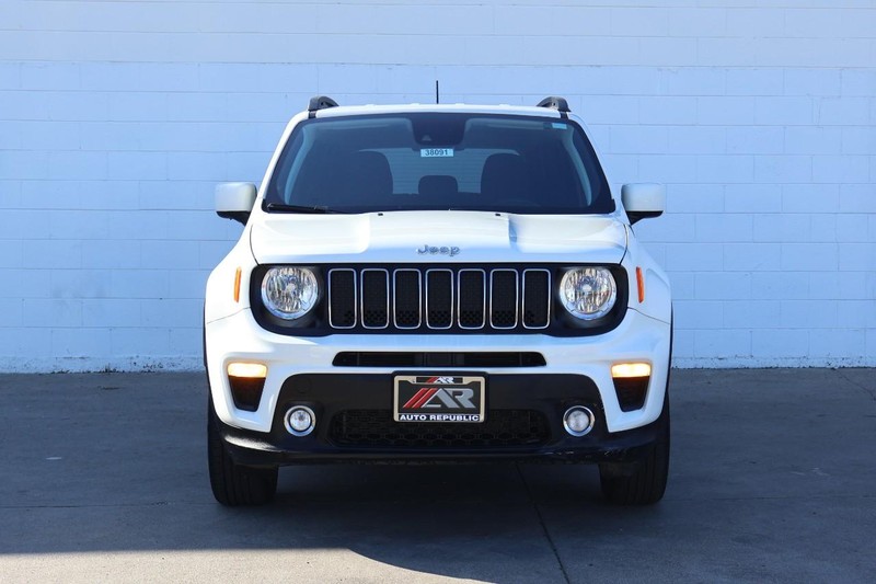 Jeep Renegade Vehicle Full-screen Gallery Image 02
