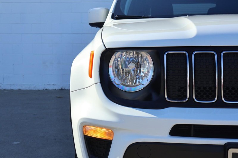Jeep Renegade Vehicle Full-screen Gallery Image 03