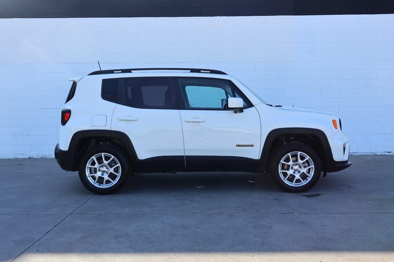 Jeep Renegade Vehicle Full-screen Gallery Image 04